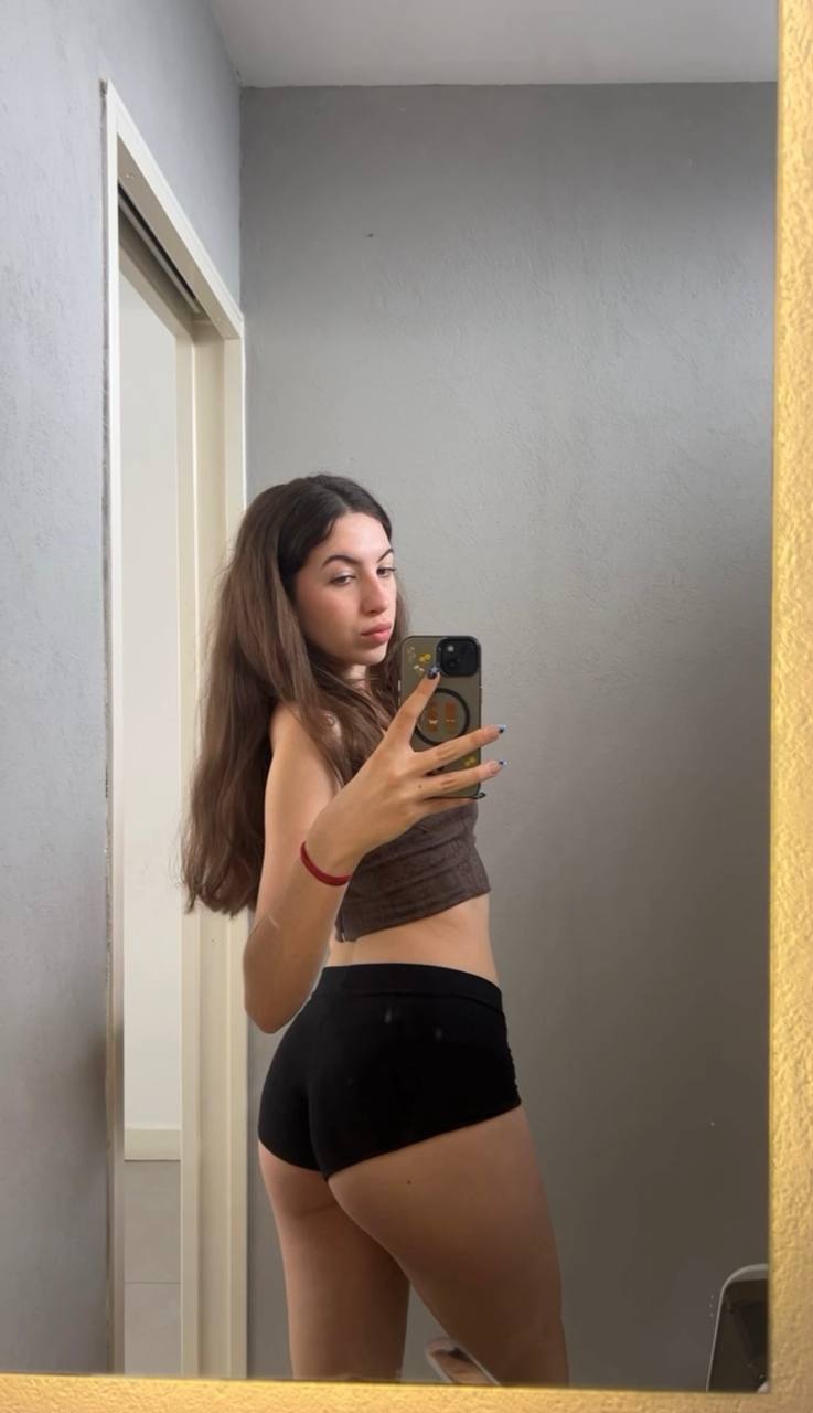 Amber in her underwear in Hanzhong