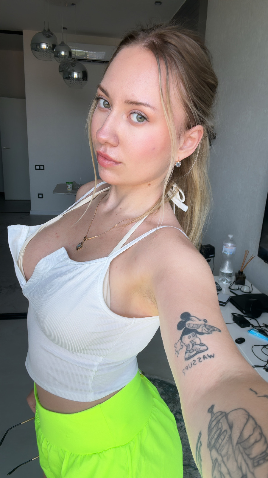 KateV in her underwear in Hanzhong