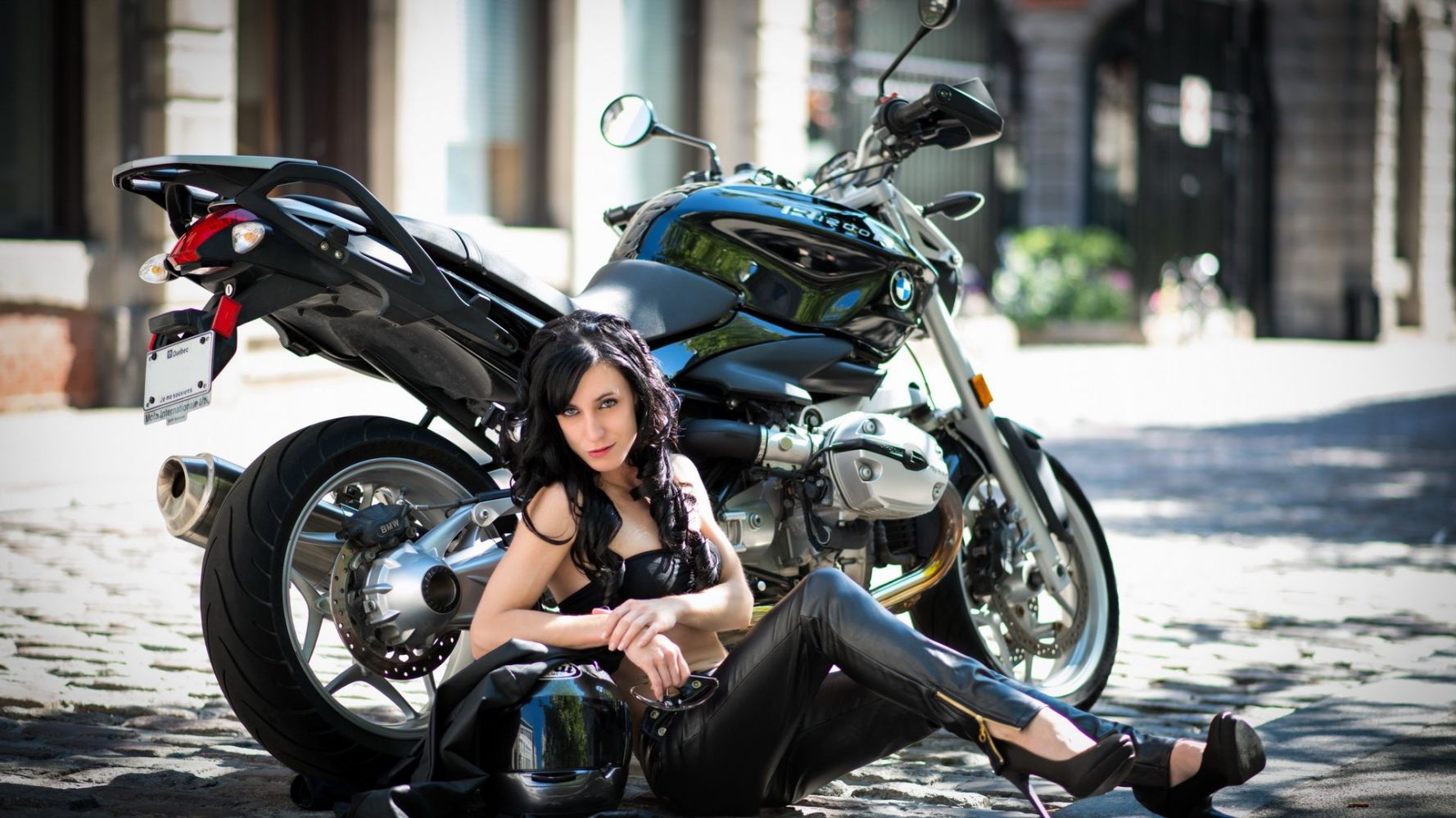 European women on bikes in Hanzhong