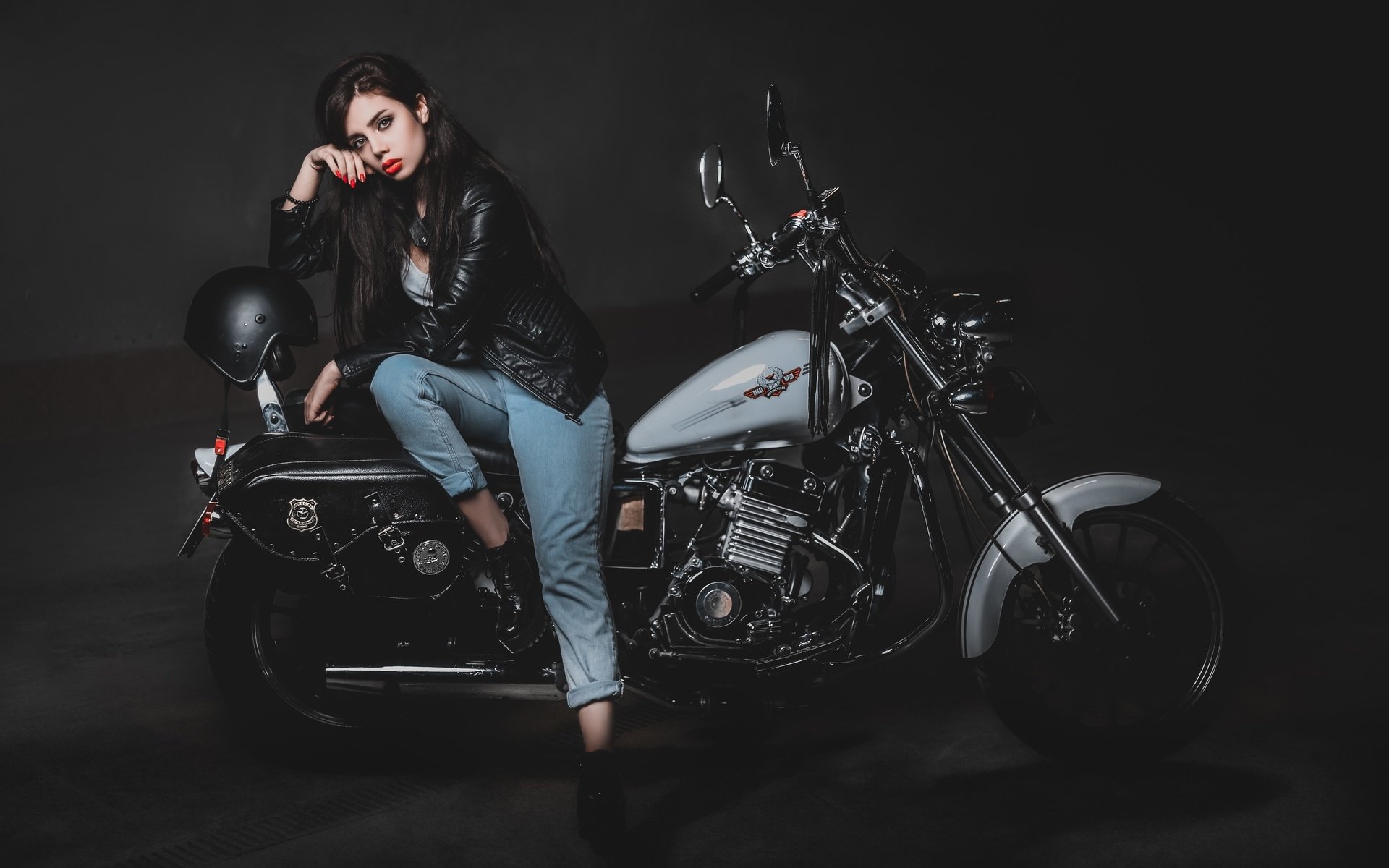Biker girls: style and drive in Hanzhong