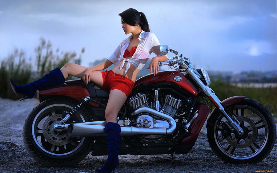 Beautiful girls and motorcycles in Hanzhong