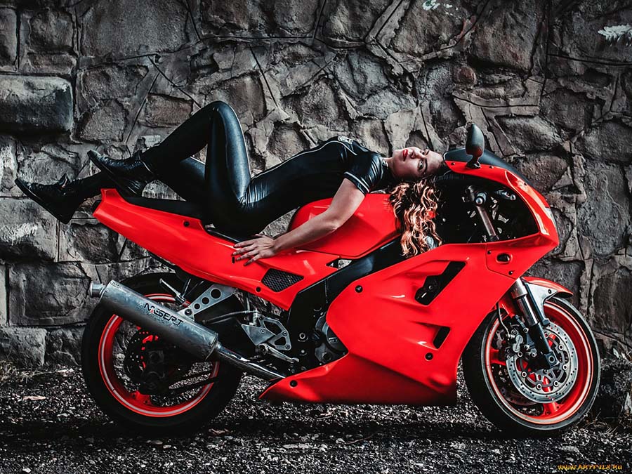 Beautiful girl Beautiful girls and motorcycles in Hanzhong