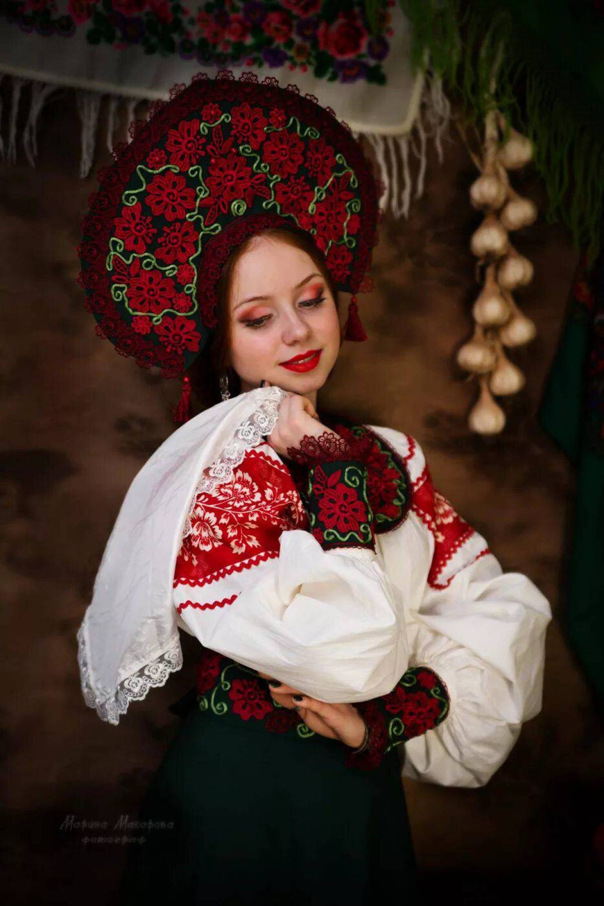 Women in Slavic costumes underwear in Hanzhong