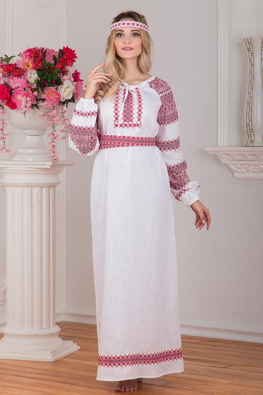 Women in Slavic costumes in Hanzhong