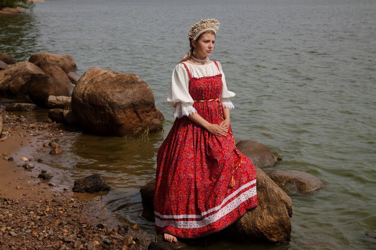 Women in Slavic costumes in Hanzhong