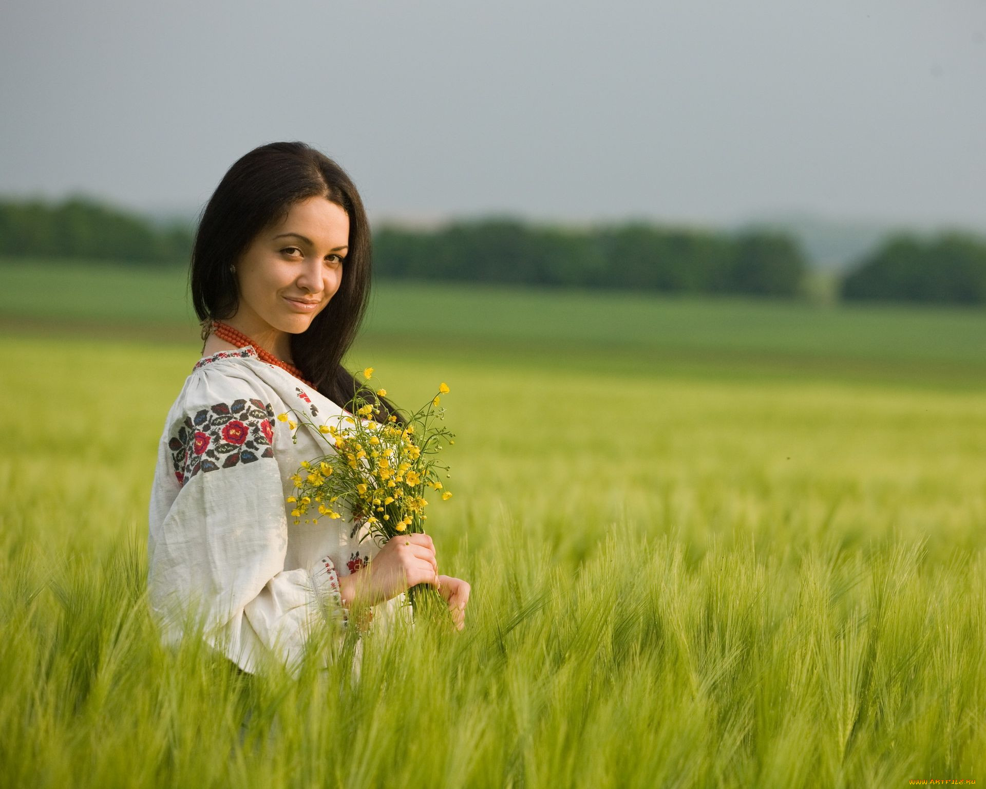 Women in Slavic costumes in Hanzhong