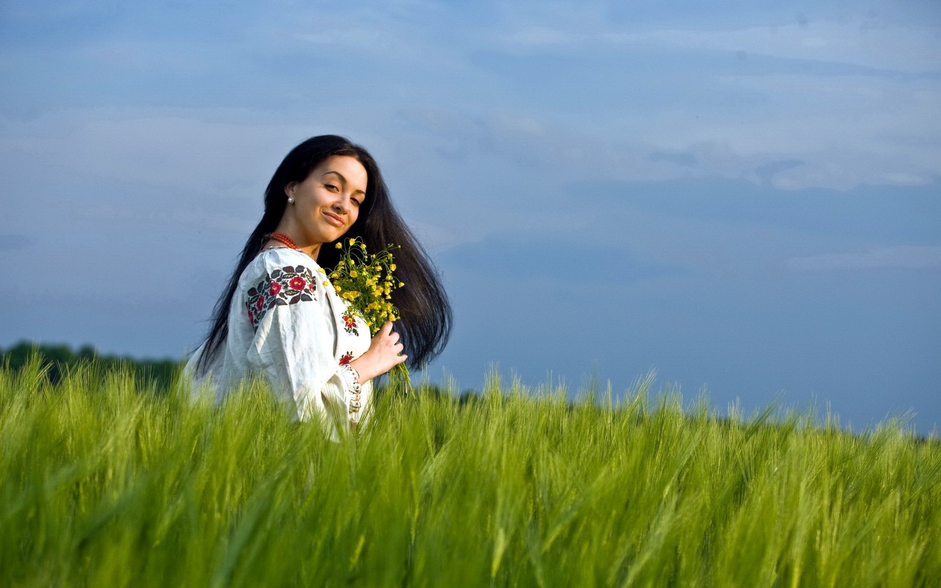 Girls in Slavic costumes in Hanzhong