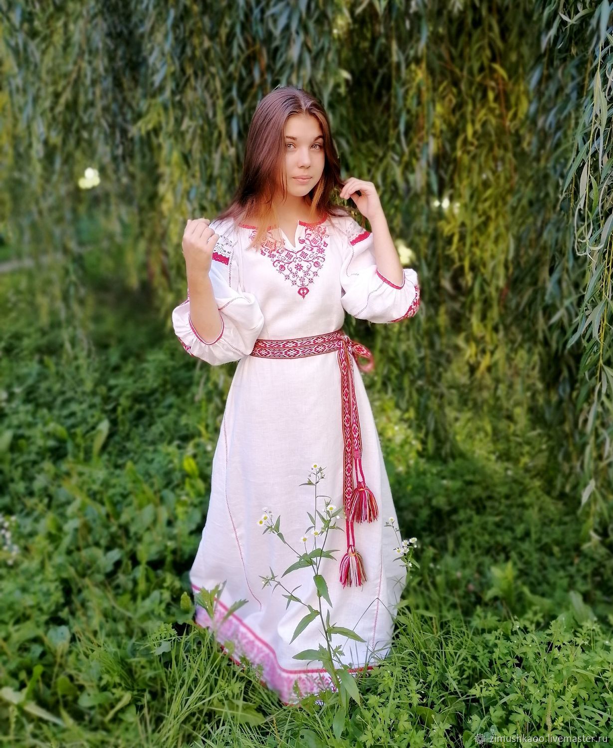 Girl Girls in Slavic costumes in Hanzhong