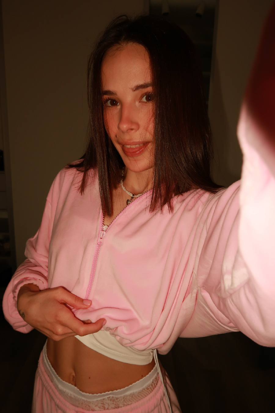 Tina brings the glow — live moments in Hanzhong